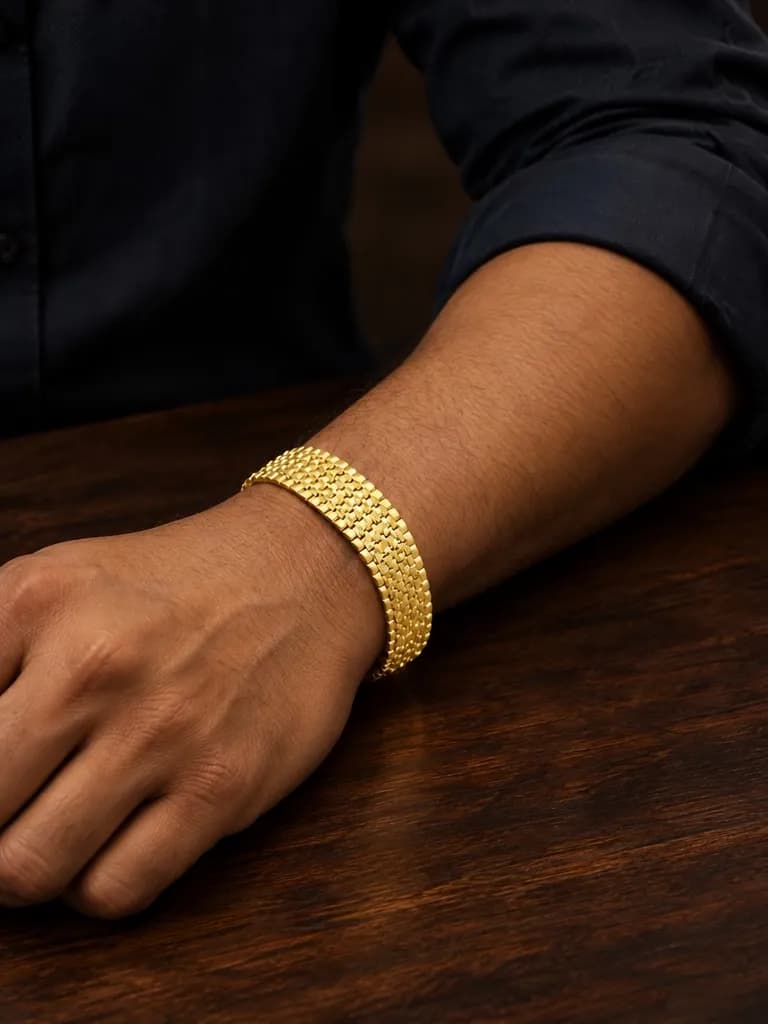Men's gold bracelets: link styles, fit and what to check, slide 1
